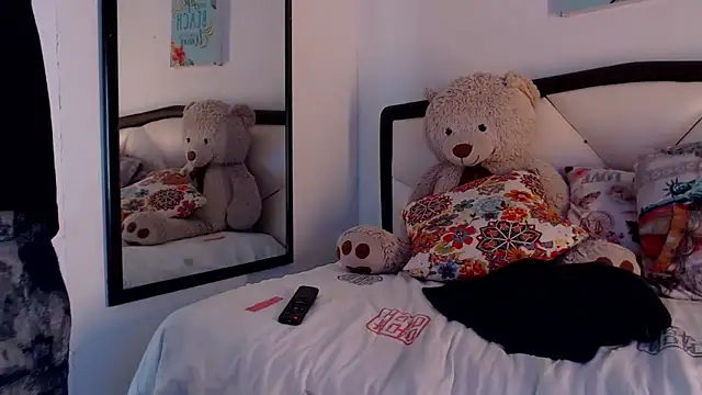 Snapshot of AlbertBernal69 chatting on November 2025 03:06:02 AM AlbertBernal69 online show from November 2025 03:06:02 AM