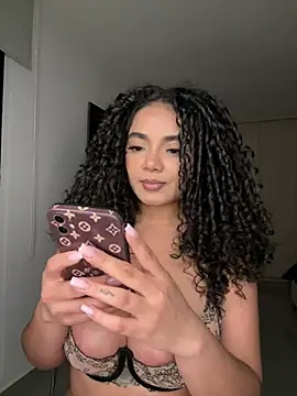 Snapshot of Mariecurl chatting on June 2026 11:40:02 PM Mariecurl online show from June 2026 11:40:02 PM