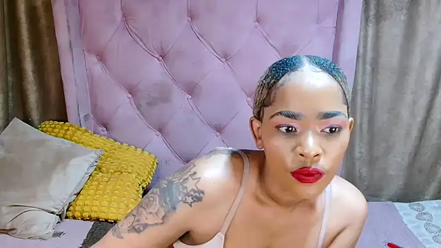 Snapshot of AFRICANGODDESSXXX chatting on November 2025 12:56:01 AM AFRICANGODDESSXXX online show from November 2025 12:56:01 AM