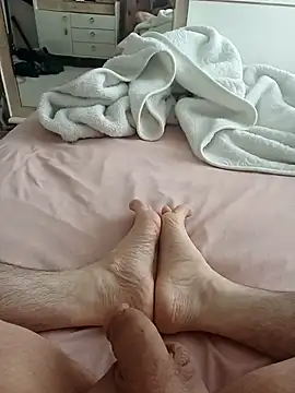 Snapshot of Hardapple01 chatting on February 2025 06:37:01 AM Hardapple01 online show from February 2025 06:37:01 AM