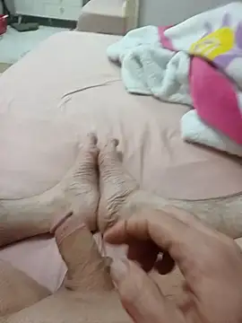 Snapshot of Hardapple01 chatting on March 2025 08:00:02 PM Hardapple01 online show from March 2025 08:00:02 PM