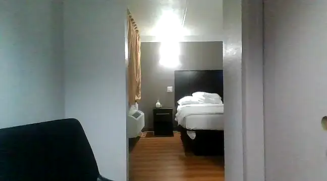 SlimBeenBadd1981 online show from December 2024 01:36:01 AM