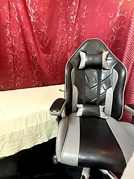 Snapshot of LuscousPussy chatting on September 2025 07:19:02 PM LuscousPussy online show from September 2025 07:19:02 PM