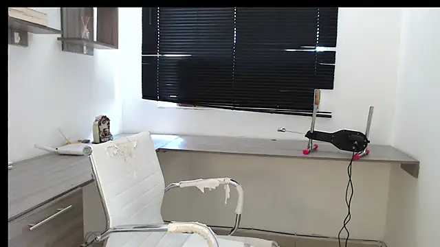 MIYESSI online show from September 2025 04:39:01 PM