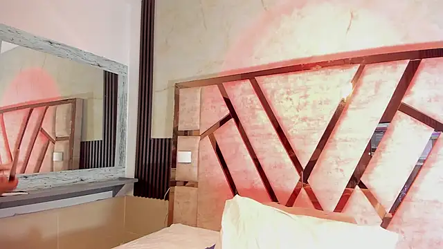 Athenea Mills online show from November 2025 06:43:02 PM