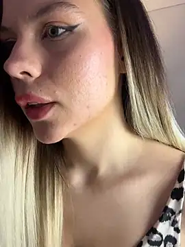 Snapshot of KittyKatyDream chatting on March 2025 01:29:01 PM KittyKatyDream online show from March 2025 01:29:01 PM