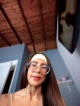 lauravasquez online show from October 2025 03:02:01 PM