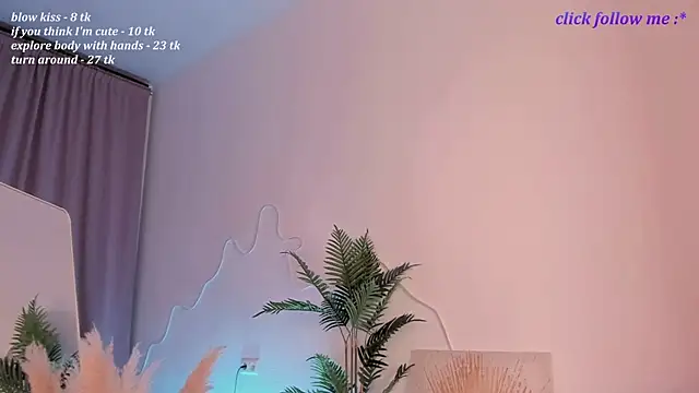 LauraCoy online show from August 2026 08:44:01 PM