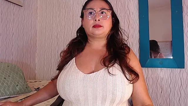 NadiaWhite online show from September 2025 05:46:02 PM