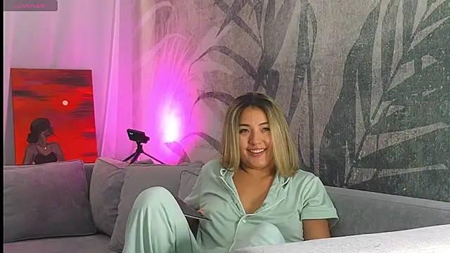 Snapshot of lily__foster chatting on December 2024 07:37:01 AM lily foster online show from December 2024 07:37:01 AM