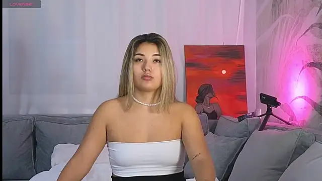 Snapshot of lily__foster chatting on December 2024 02:21:02 AM lily foster online show from December 2024 02:21:02 AM