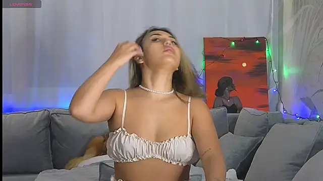 Snapshot of lily__foster chatting on December 2024 03:43:02 PM lily foster online show from December 2024 03:43:02 PM