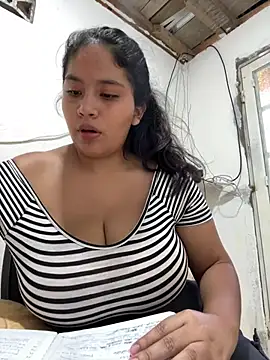 moncerrat luna online show from July 2026 08:44:02 PM