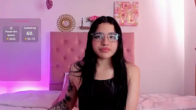 Snapshot of aliice_walker_ chatting on December 2024 03:47:01 PM aliice walker online show from December 2024 03:47:01 PM