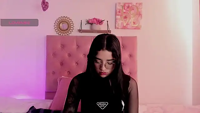 Snapshot of aliice_walker_ chatting on December 2024 03:28:02 PM aliice walker online show from December 2024 03:28:02 PM