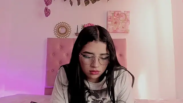 Snapshot of aliice_walker_ chatting on December 2024 03:33:01 PM aliice walker online show from December 2024 03:33:01 PM