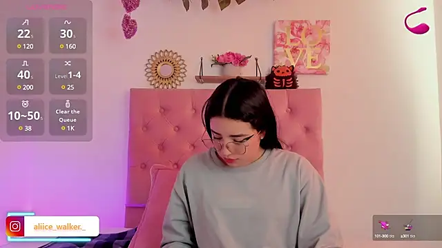 Snapshot of aliice_walker_ chatting on December 2024 12:56:02 PM aliice walker online show from December 2024 12:56:02 PM