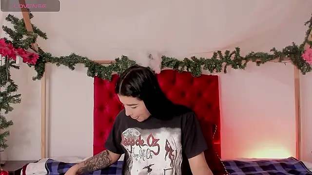 Snapshot of aliice_walker_ chatting on December 2024 12:30:01 PM aliice walker online show from December 2024 12:30:01 PM