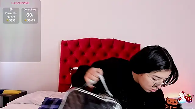 Snapshot of aliice_walker_ chatting on December 2024 01:28:01 PM aliice walker online show from December 2024 01:28:01 PM