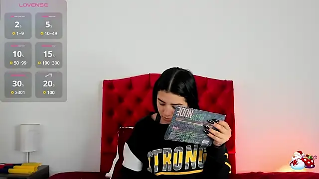 Snapshot of aliice_walker_ chatting on December 2024 12:33:02 PM aliice walker online show from December 2024 12:33:02 PM