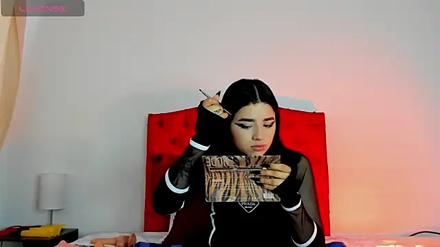 Snapshot of aliice_walker_ chatting on December 2024 12:33:01 PM aliice walker online show from December 2024 12:33:01 PM