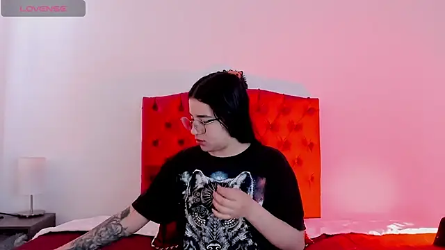 Snapshot of aliice_walker_ chatting on December 2024 01:32:01 PM aliice walker online show from December 2024 01:32:01 PM