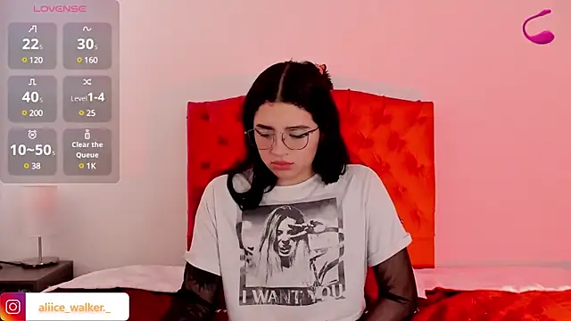 Snapshot of aliice_walker_ chatting on December 2024 01:03:01 PM aliice walker online show from December 2024 01:03:01 PM