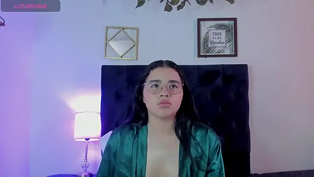 Snapshot of aliice_walker_ chatting on February 2025 04:26:02 PM aliice walker online show from February 2025 04:26:02 PM