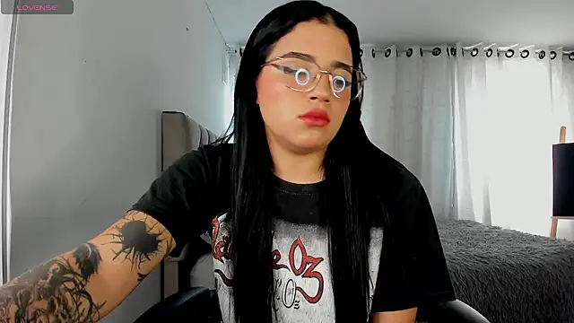 Snapshot of aliice_walker_ chatting on November 2025 07:19:01 PM aliice walker online show from November 2025 07:19:01 PM