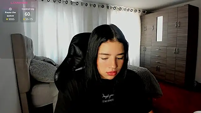 Snapshot of aliice_walker_ chatting on December 2025 04:05:01 PM aliice walker online show from December 2025 04:05:01 PM