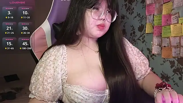 Snapshot of ANNELIESE_ chatting on December 2024 07:34:01 PM ANNELIESE online show from December 2024 07:34:01 PM