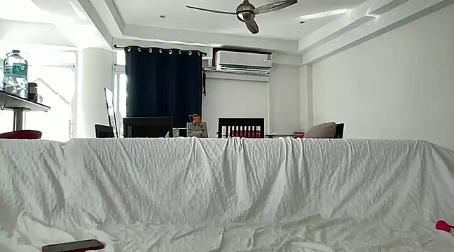 claudiacvc95 online show from February 2025 08:33:02 AM