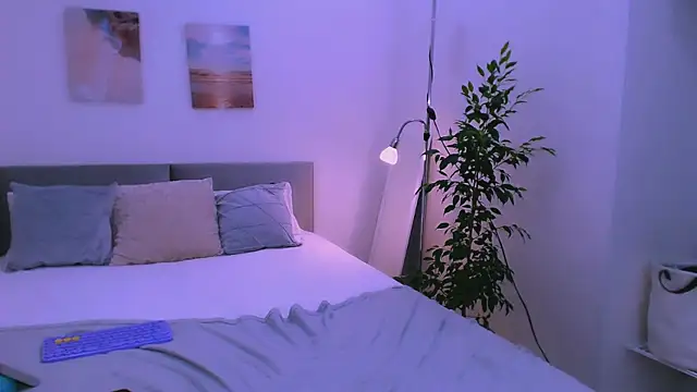 LesleySweet online show from December 2025 04:25:01 PM