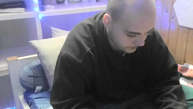 Snapshot of ItalianVinDiesel chatting on January 2025 04:27:01 PM ItalianVinDiesel online show from January 2025 04:27:01 PM