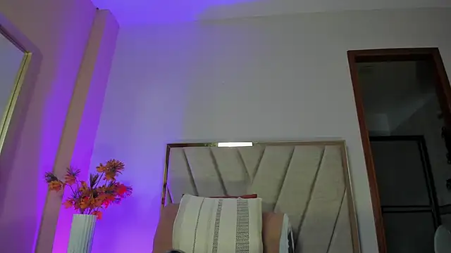 Snapshot of NoraDasilva chatting on October 2025 11:59:01 PM NoraDasilva online show from October 2025 11:59:01 PM