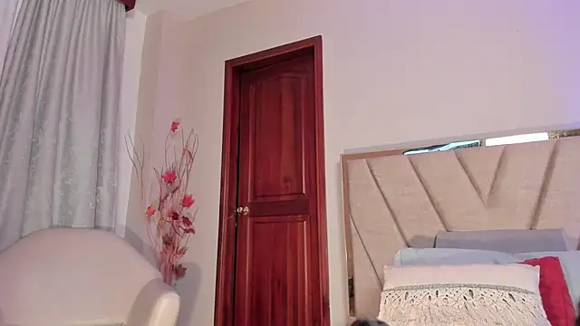 Snapshot of NoraDasilva chatting on October 2025 12:36:01 AM NoraDasilva online show from October 2025 12:36:01 AM