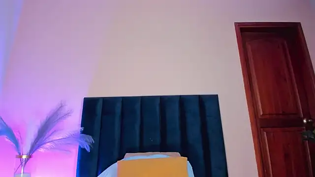 Snapshot of NoraDasilva chatting on October 2025 12:33:01 AM NoraDasilva online show from October 2025 12:33:01 AM