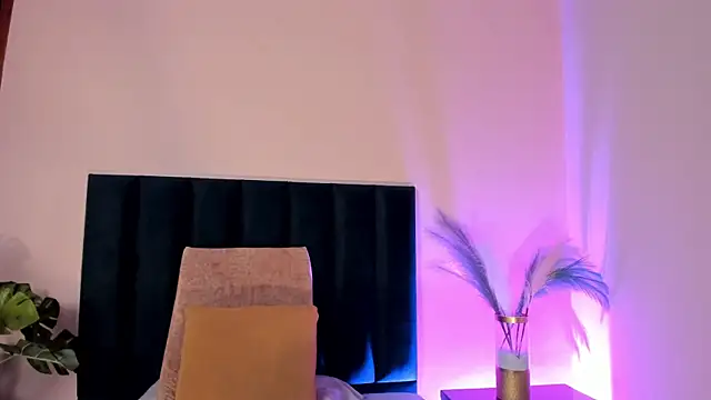 Snapshot of NoraDasilva chatting on November 2025 11:46:01 PM NoraDasilva online show from November 2025 11:46:01 PM