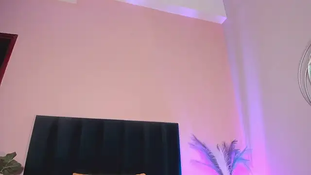 Snapshot of NoraDasilva chatting on December 2025 12:42:01 AM NoraDasilva online show from December 2025 12:42:01 AM