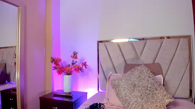 Snapshot of NoraDasilva chatting on December 2025 12:30:01 AM NoraDasilva online show from December 2025 12:30:01 AM