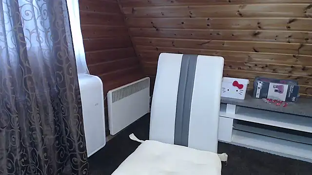 Snapshot of LaMadrina006 chatting on November 2025 09:20:02 AM LaMadrina006 online show from November 2025 09:20:02 AM