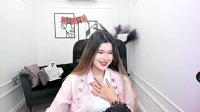 Snapshot of AnneTLi chatting on October 2025 03:25:01 AM AnneTLi online show from October 2025 03:25:01 AM