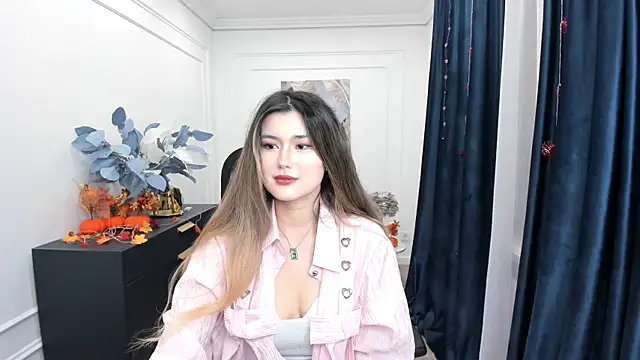 Snapshot of AnneTLi chatting on October 2025 03:32:01 AM AnneTLi online show from October 2025 03:32:01 AM