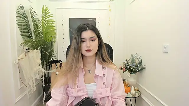 Snapshot of AnneTLi chatting on October 2025 03:19:01 AM AnneTLi online show from October 2025 03:19:01 AM