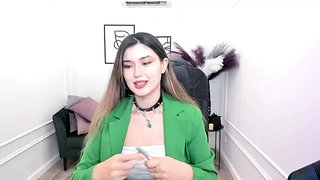 Snapshot of AnneTLi chatting on November 2025 07:35:01 PM AnneTLi online show from November 2025 07:35:01 PM