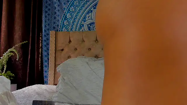 KeryHillson online show from December 2024 01:22:02 PM