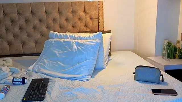 KeryHillson online show from January 2026 01:49:01 PM