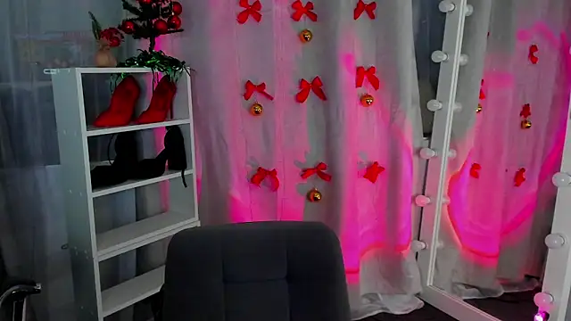 MipsyMipson online show from December 2024 01:43:01 PM