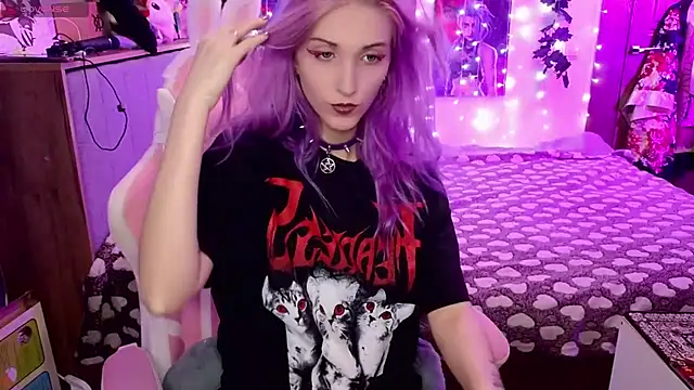 Snapshot of Violet_Noir chatting on January 2025 06:38:01 AM Violet Noir online show from January 2025 06:38:01 AM