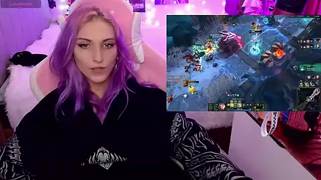 Snapshot of Violet_Noir chatting on January 2025 02:58:01 PM Violet Noir online show from January 2025 02:58:01 PM